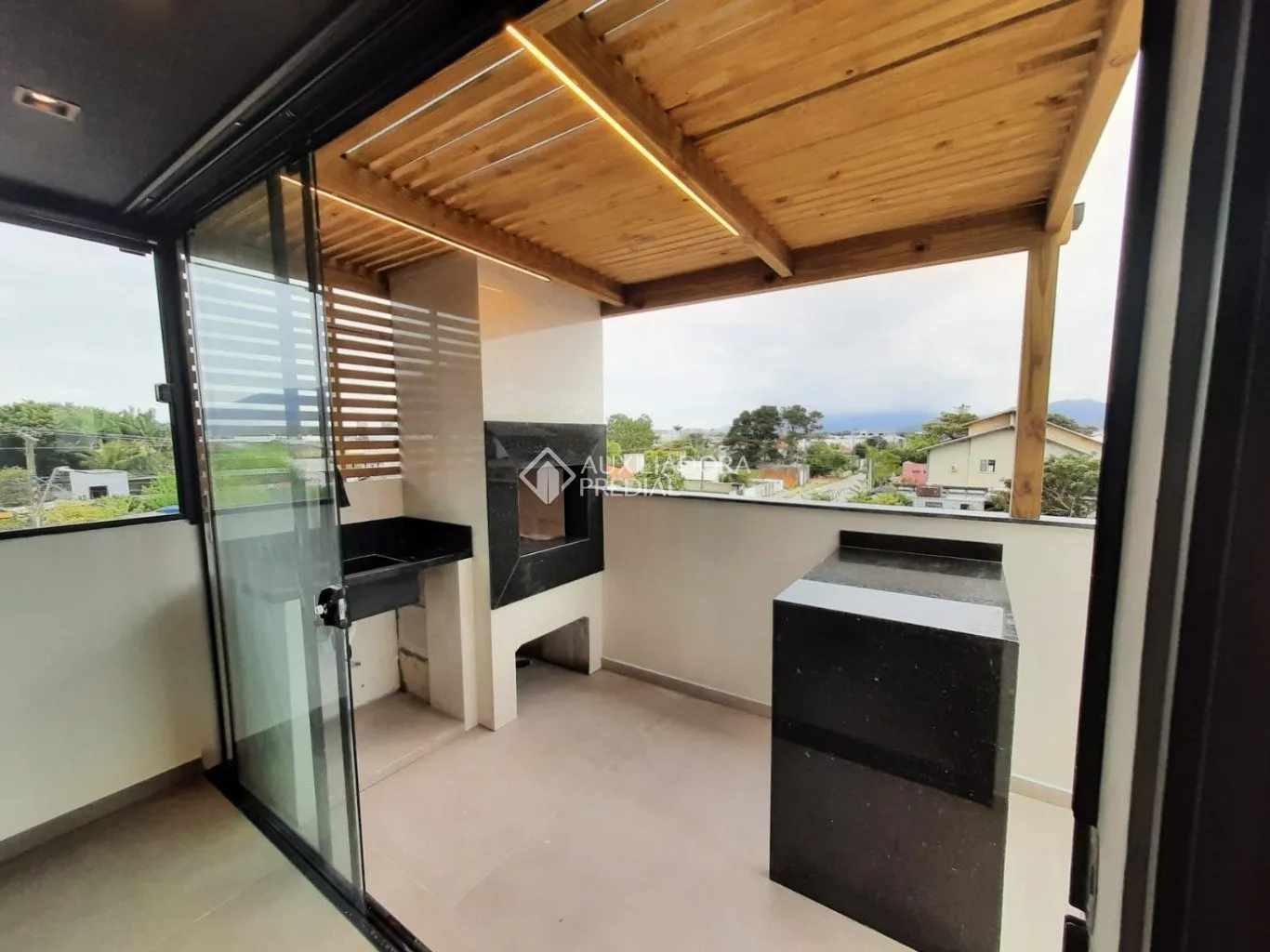 Apartment on the 1st floor with a grill on the balcony — photo 10