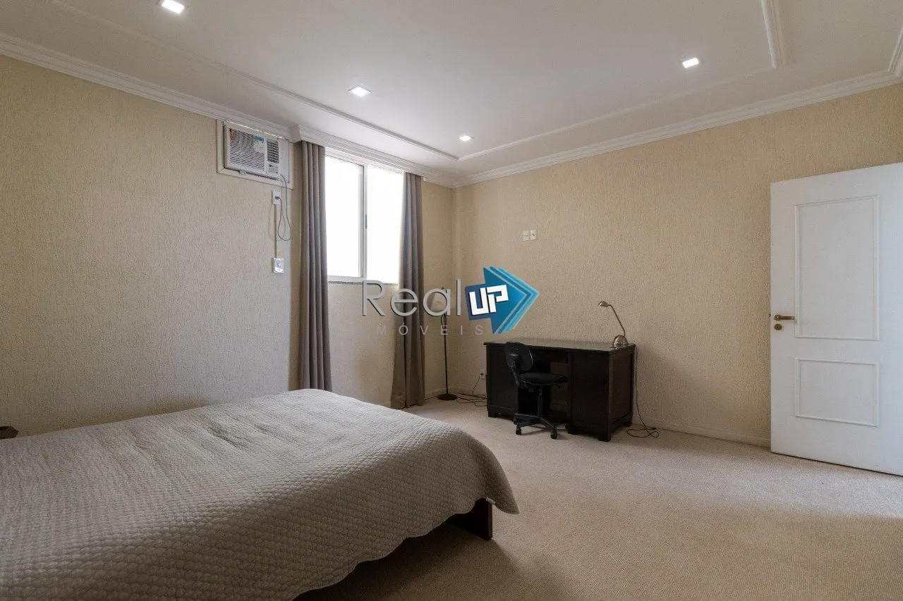 Condominium house with 5 bedrooms and 1081 m² plus laundry — photo 46