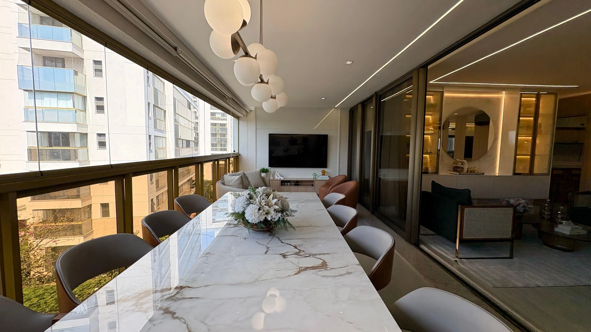 Jacuzzi in a 5-bedroom apartment, 217 m² — photo 24