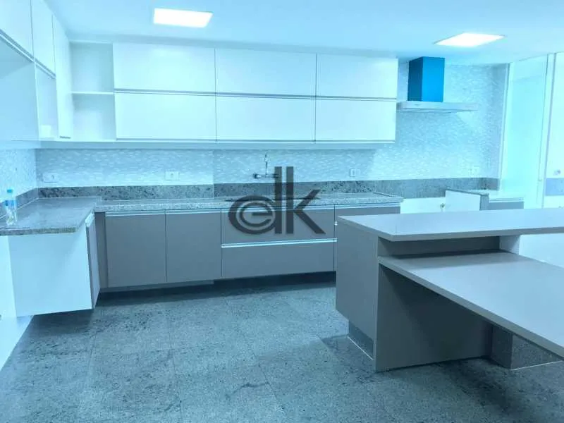 Apartamento mobiliado com cozinha fechada e 4 quartos — photo 2