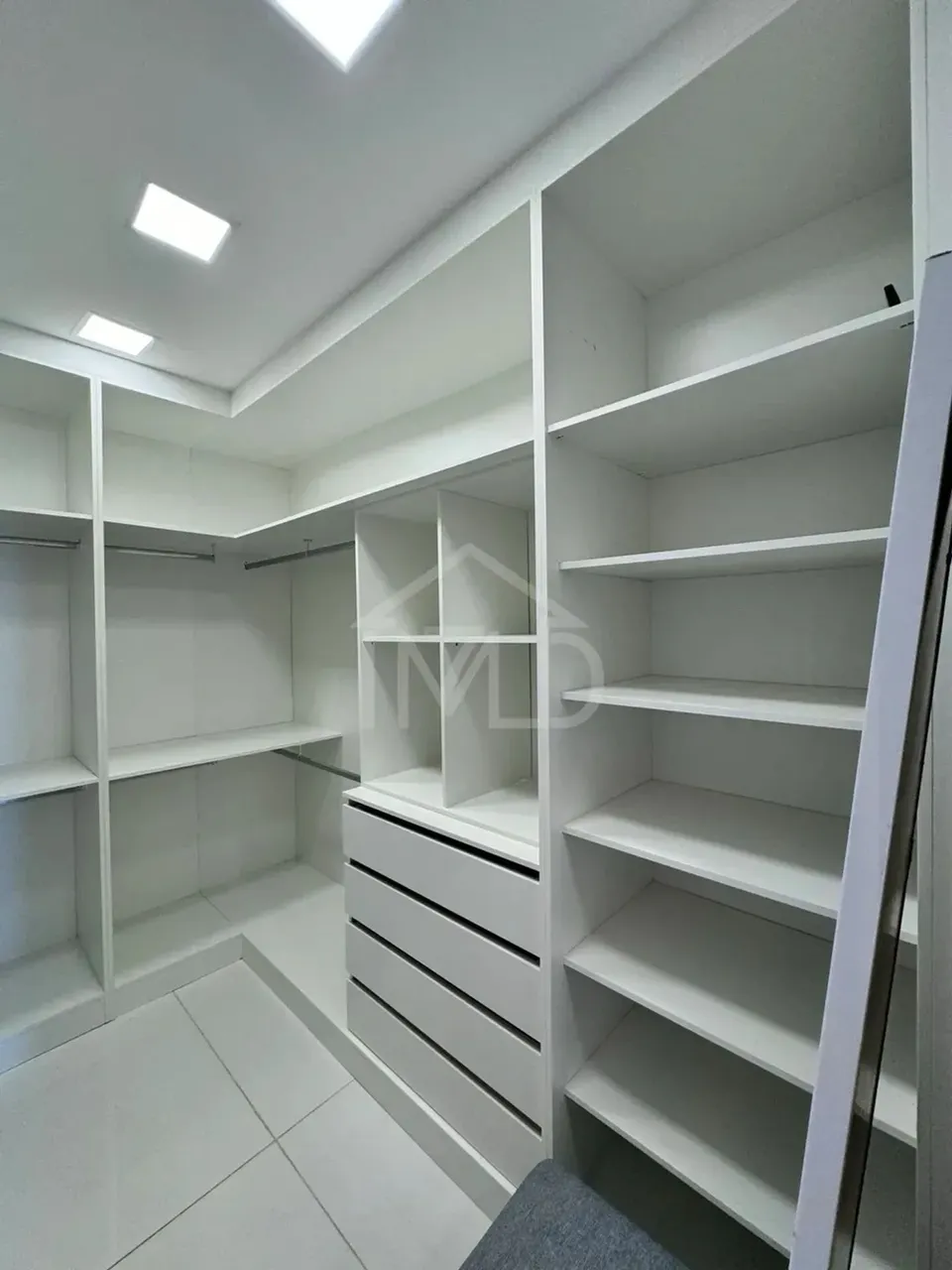 House with 4 suites, pool and 420 m² — photo 9