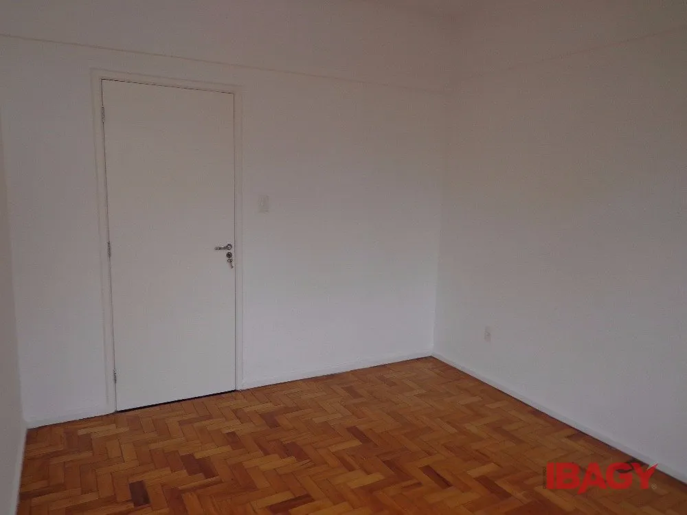 Wood or laminate floors in a one-bedroom apartment, 46 m² — photo 8