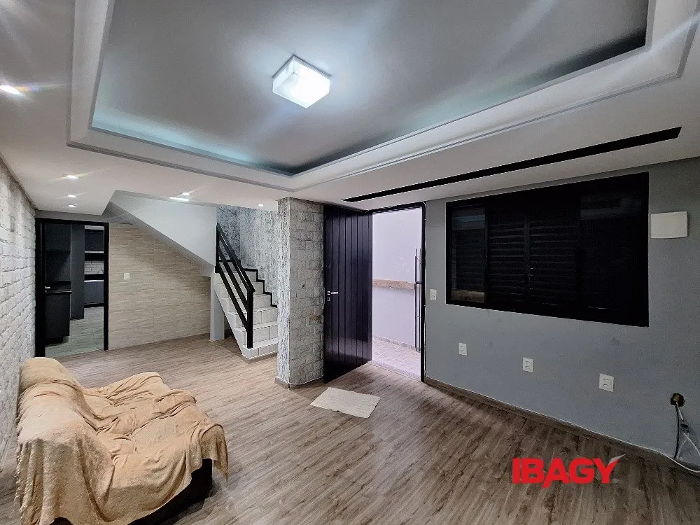 Washing machine in a 2-bedroom house, 121 m²
