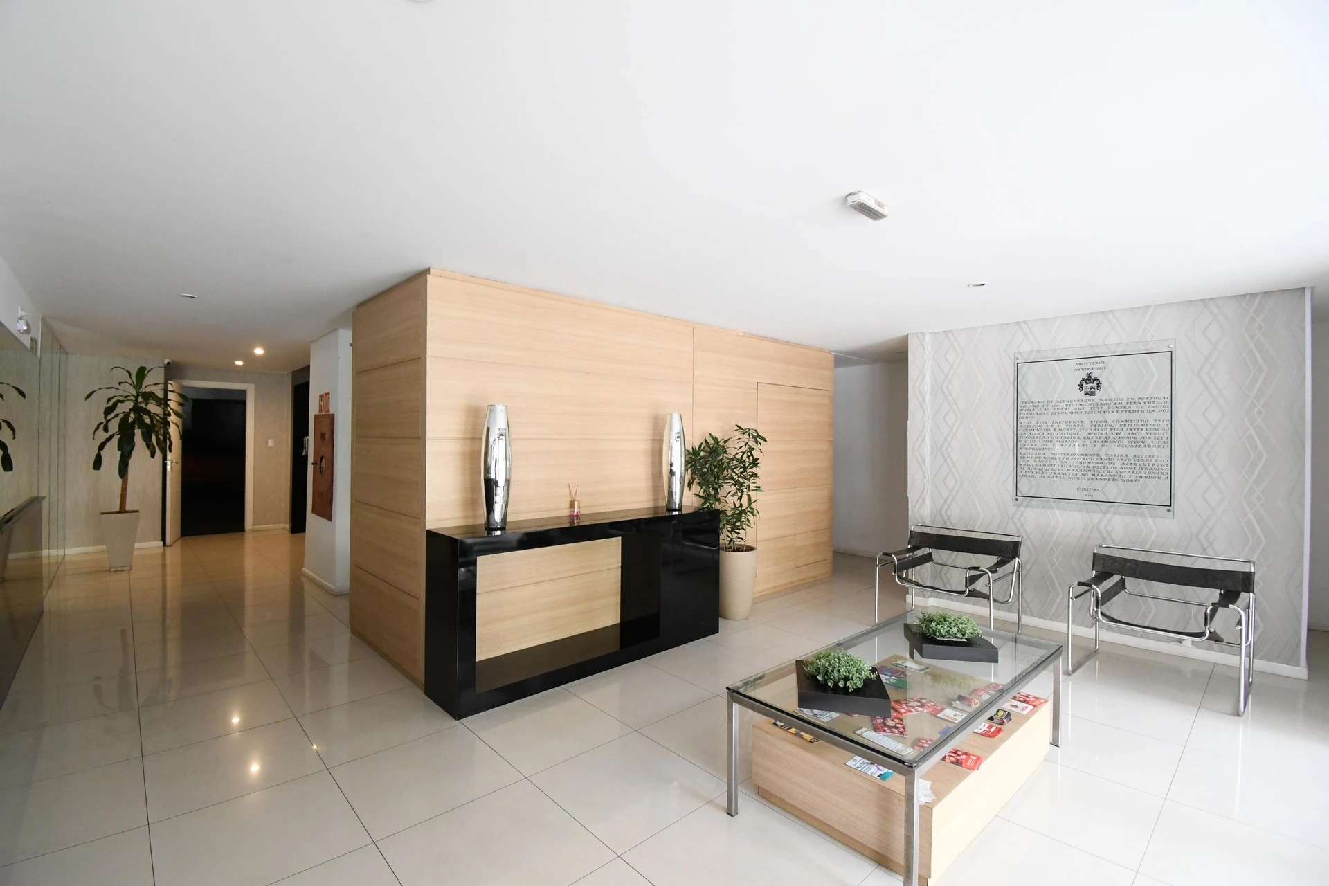 Glass-enclosed balcony in a one-bedroom apartment, 33 m² — photo 7