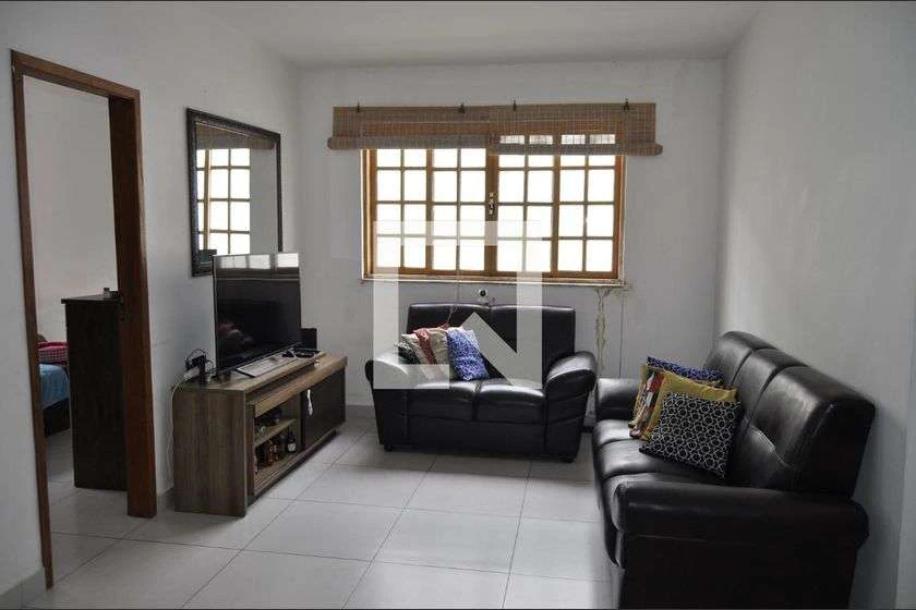 Casa de 4 quartos com 450 m² e jardim privativo