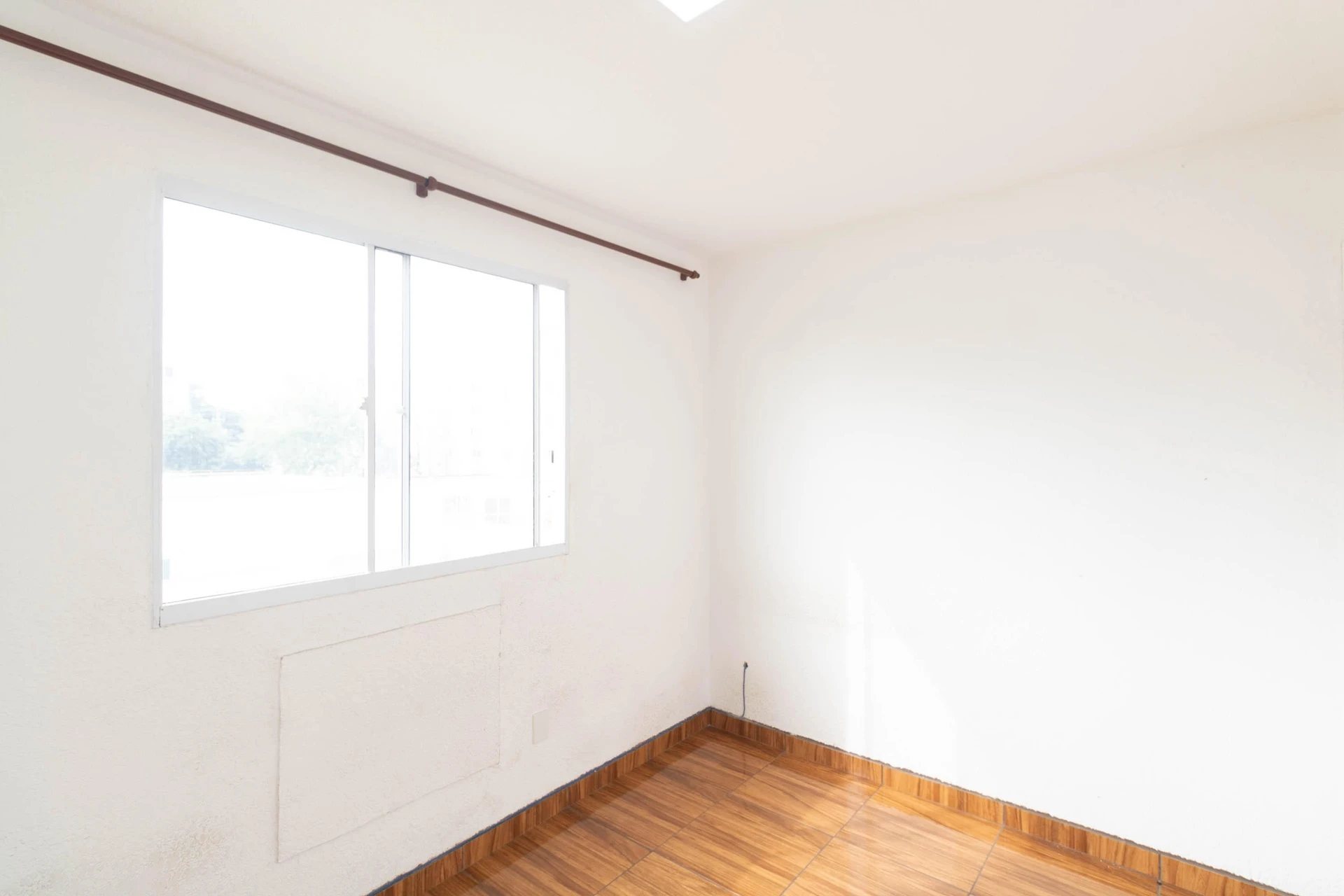 2-bedroom apartment with a glass-enclosed shower — photo 10