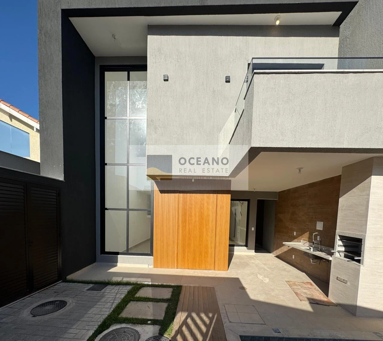 4-bedroom house with a grill on the balcony — photo 18