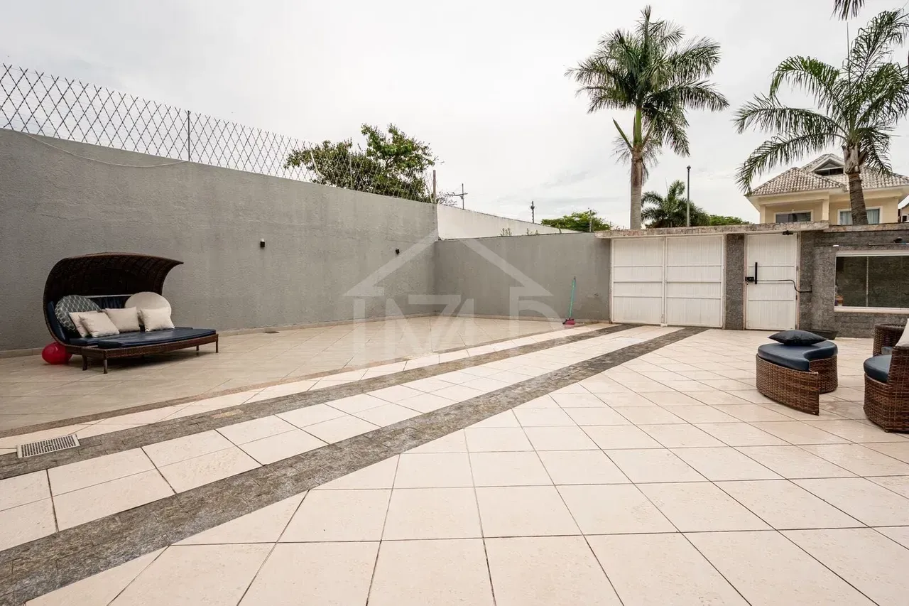Furnished house with 5 bedrooms and an open-plan kitchen — photo 16