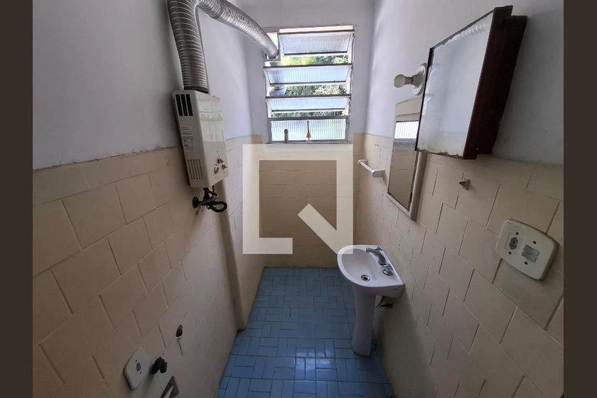 Wood or laminate floors in a one-bedroom apartment, 30 m² — photo 14