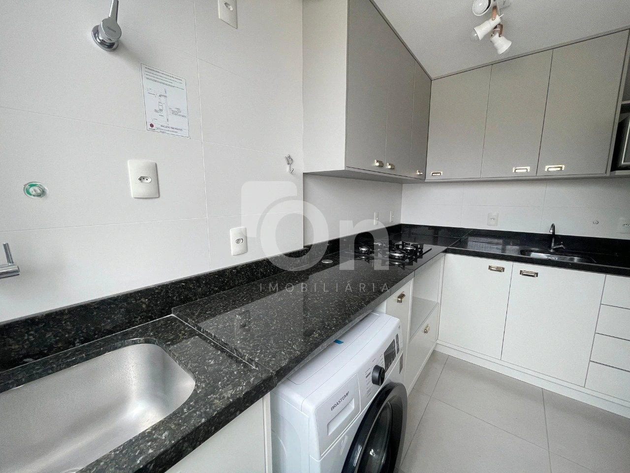 One-bedroom apartment with a mountain view in Florianópolis — photo 3