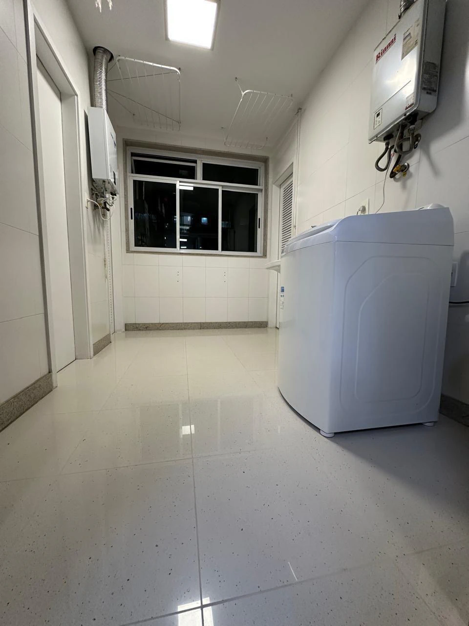 Apartamento mobiliado reformado com 4 suítes e 392 m² — photo 29