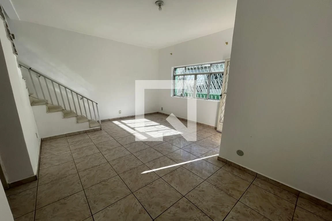 Casa para alugar com 4 quartos, varanda e quintal — photo 4