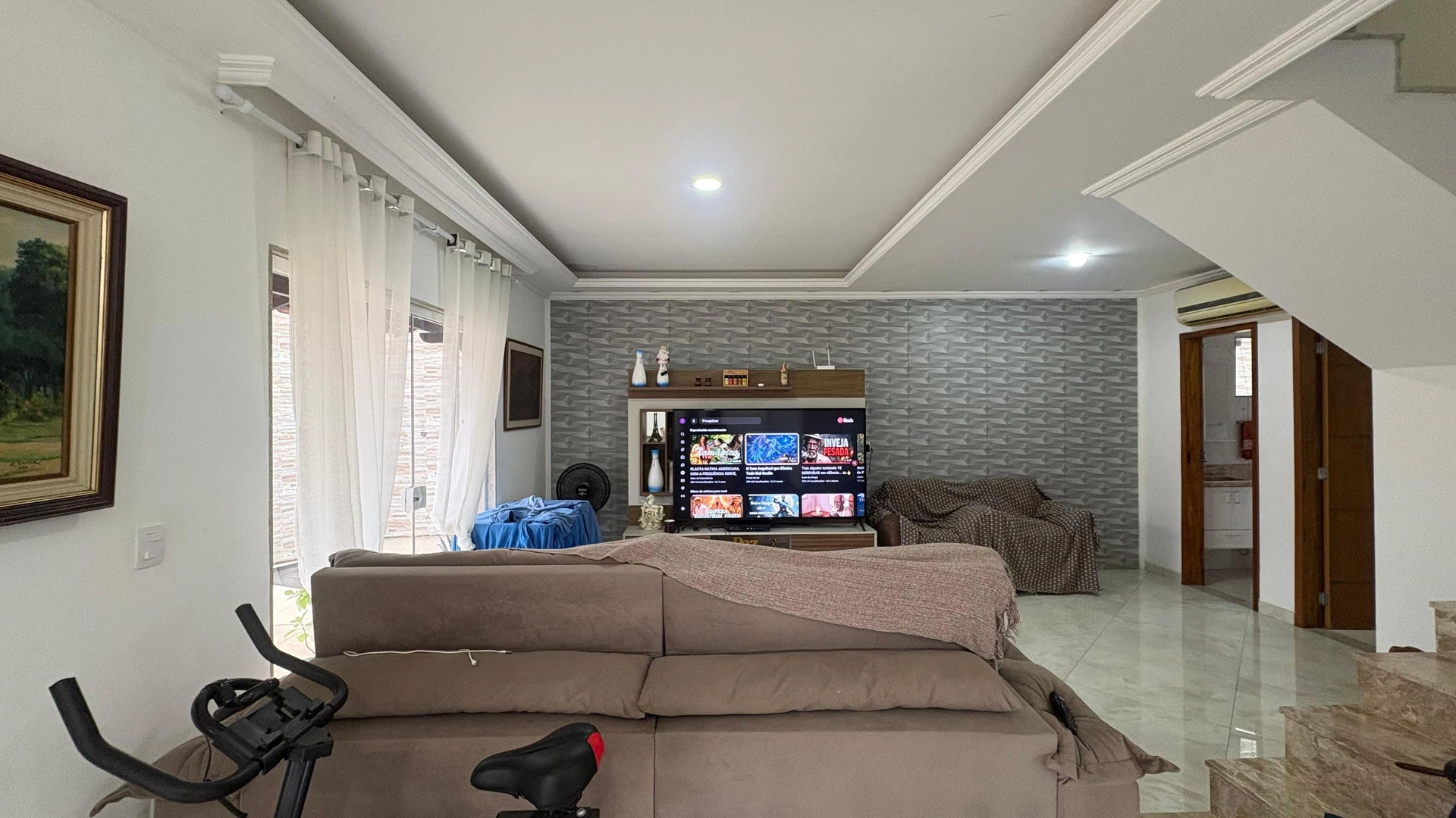 4-bedroom house with a glass-enclosed balcony — photo 81