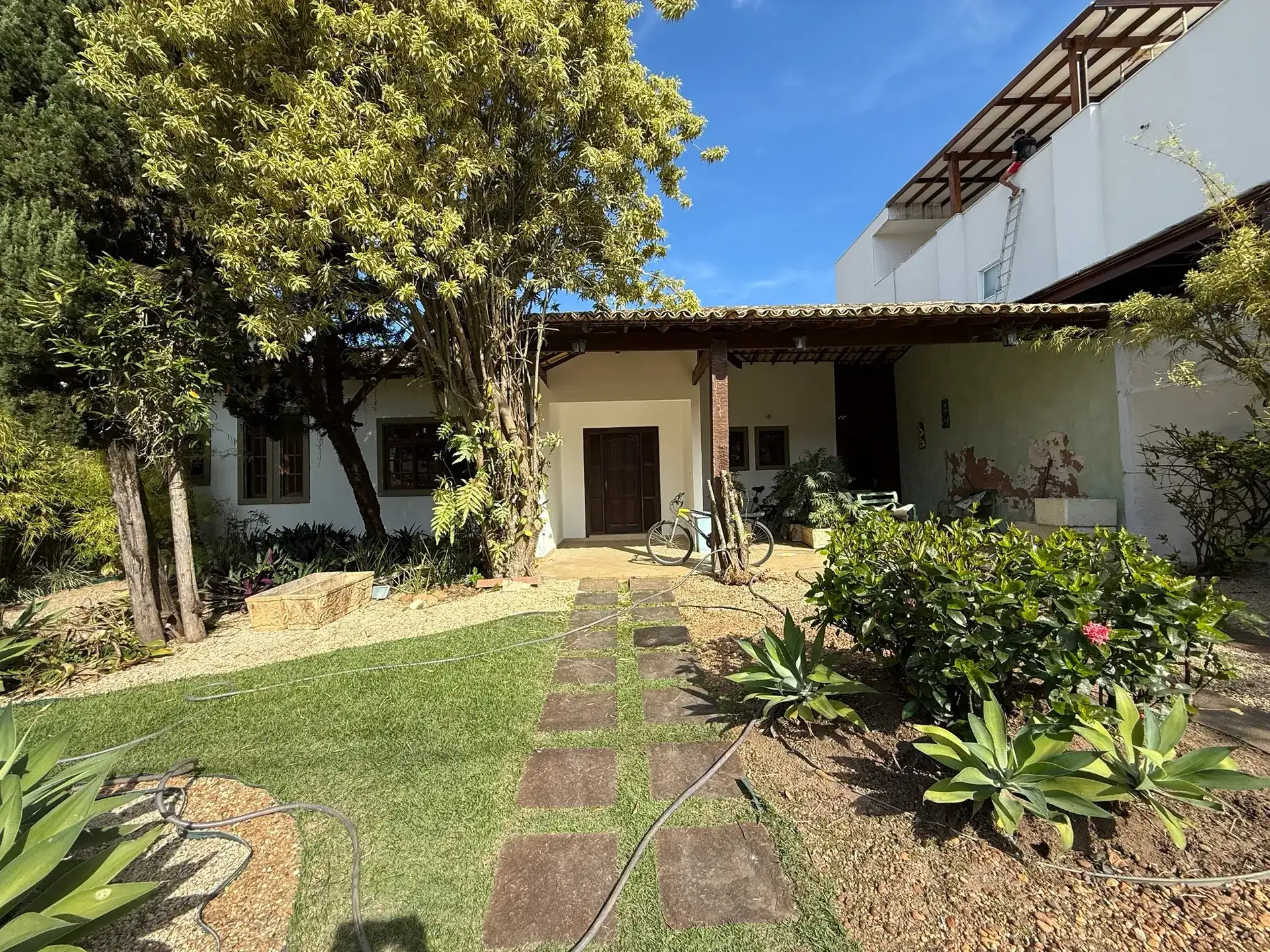 Furnished house, 350 m², with a glass-enclosed balcony — photo 18