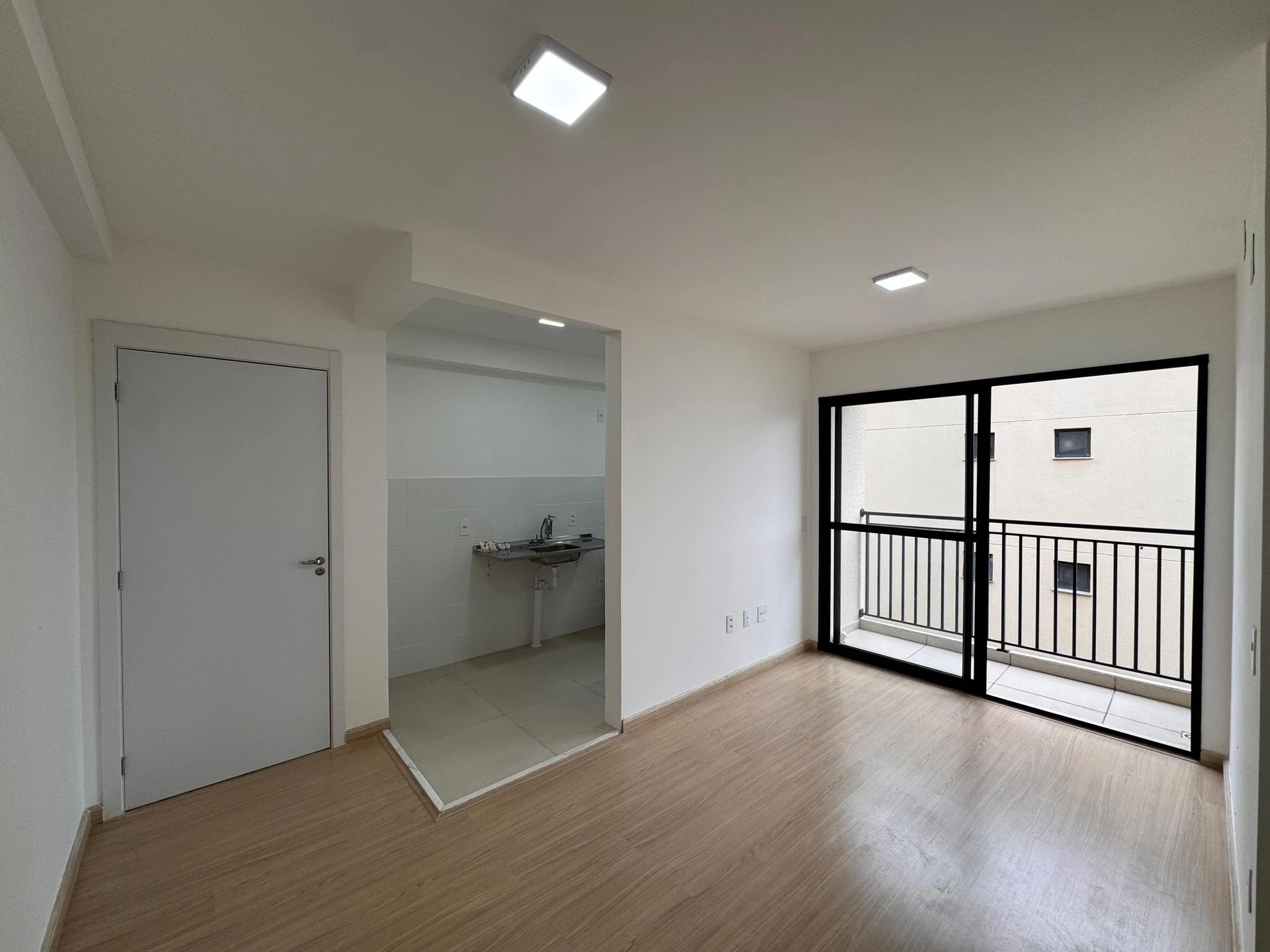 Apartamento sem mobília com 2 quartos e varanda — photo 3