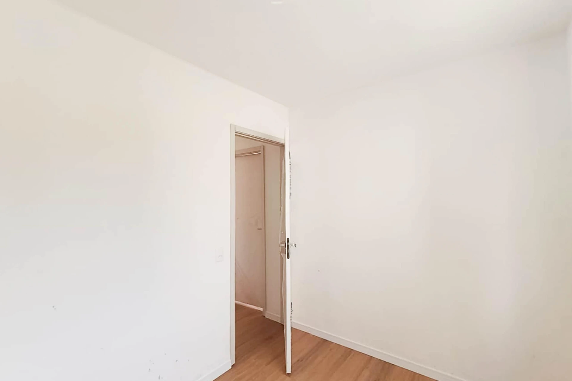 Незмебльована квартира з 2 спальнями, 1 ванною і кухнею окремо — photo 42