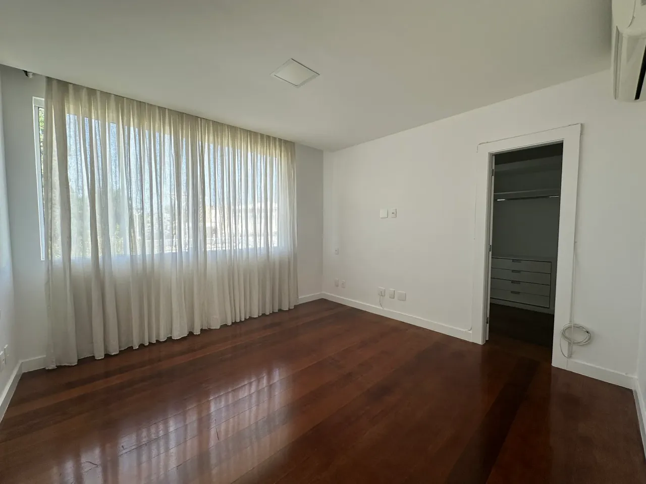 Casa sem mobília com 5 quartos e fogão a gás — photo 12