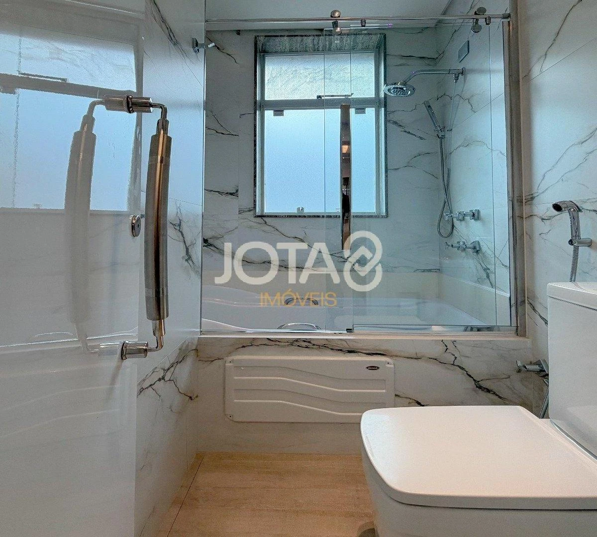 2-bedroom apartment in a building with a gym — photo 30