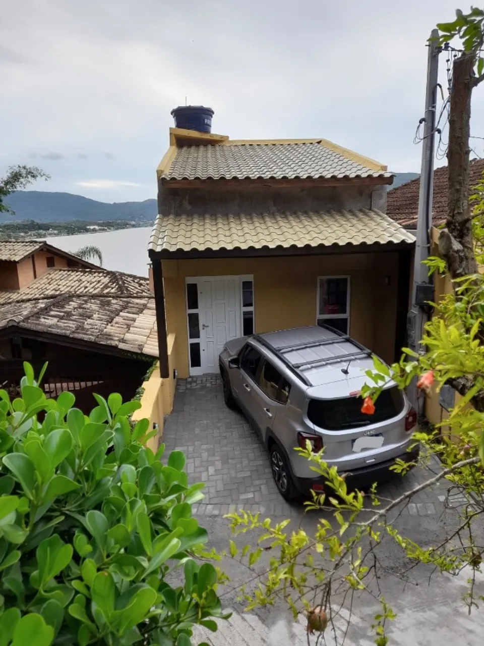 One-bedroom house with a water view — photo 5