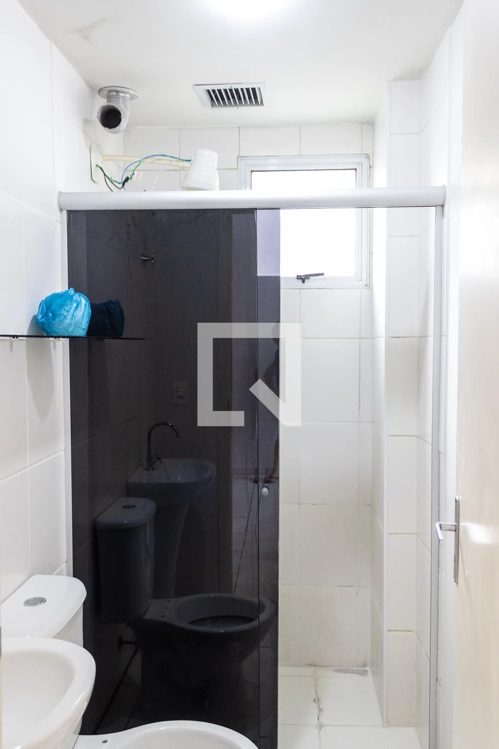 2-bedroom apartment with 1 parking space and laundry area — photo 41