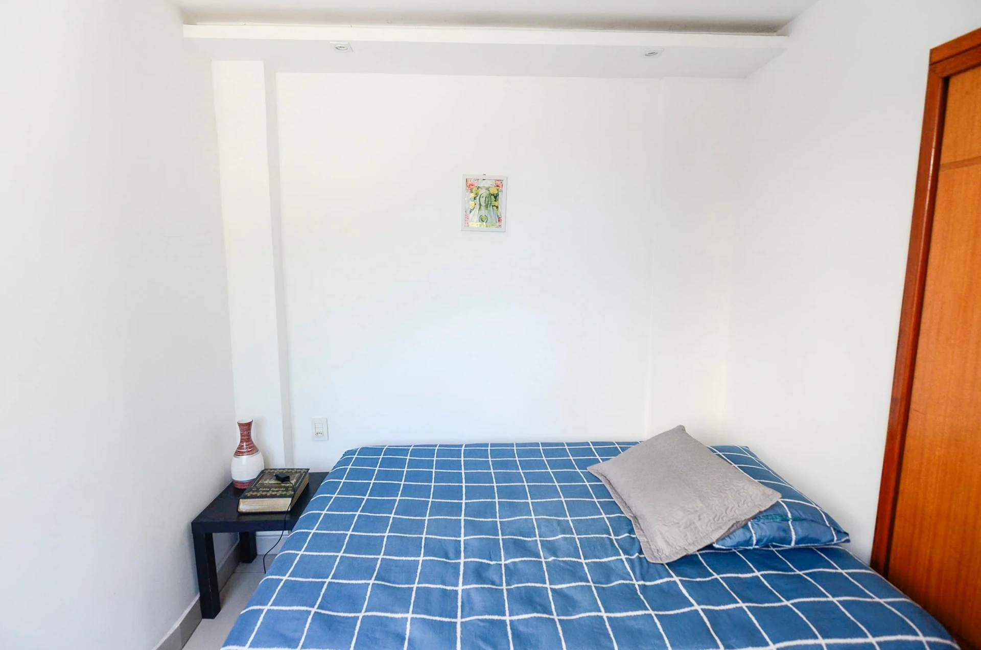Furnished 1-bedroom apartment with en-suite and 1 parking spot — photo 6