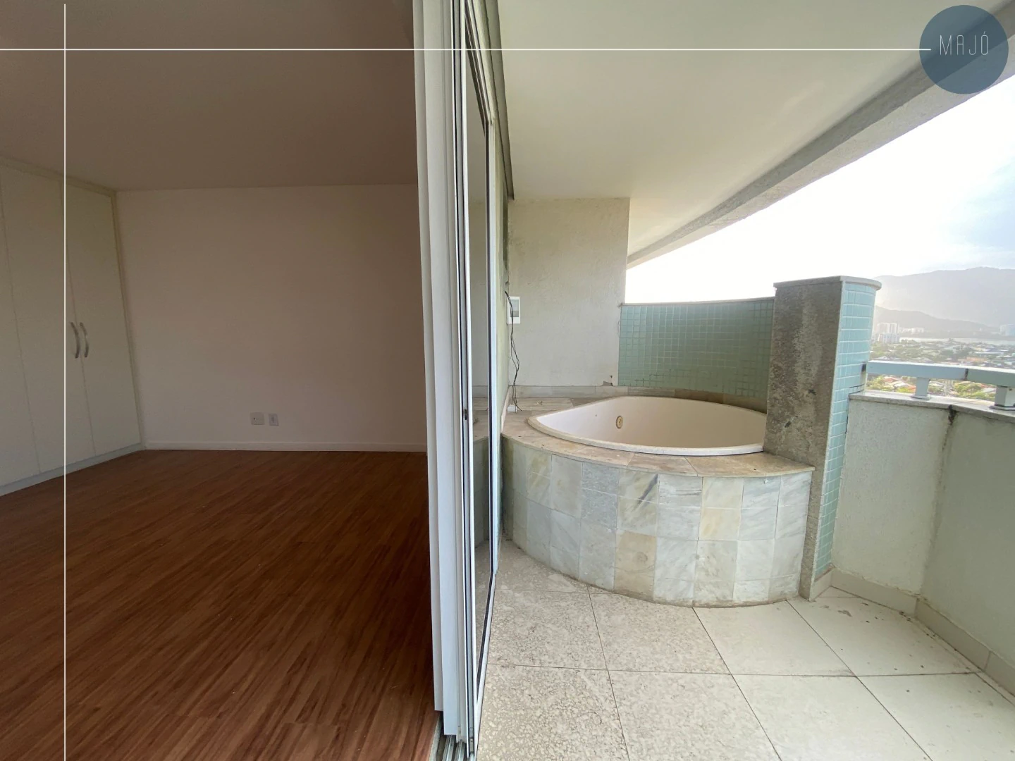 4-bedroom apartment with a mountain view in Rio de Janeiro — photo 24