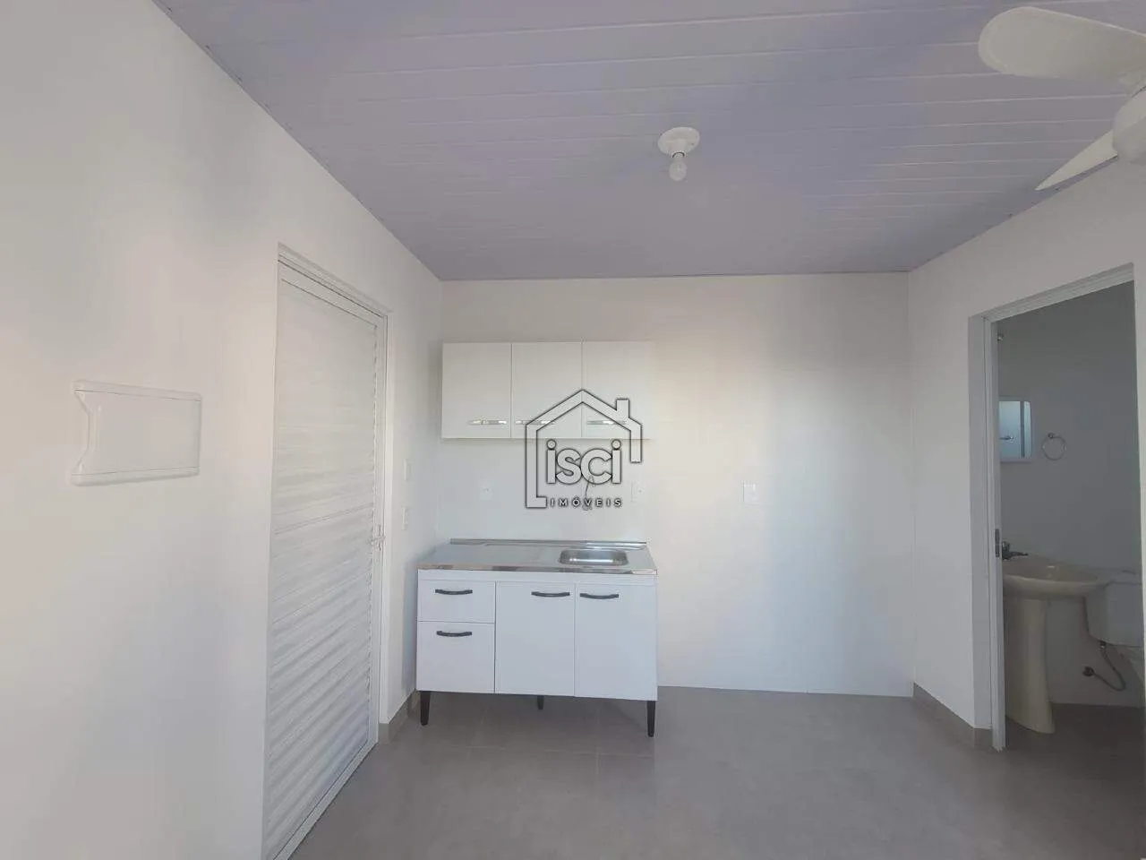 20 m² studio on the 1st floor with balcony and glass shower — photo 6