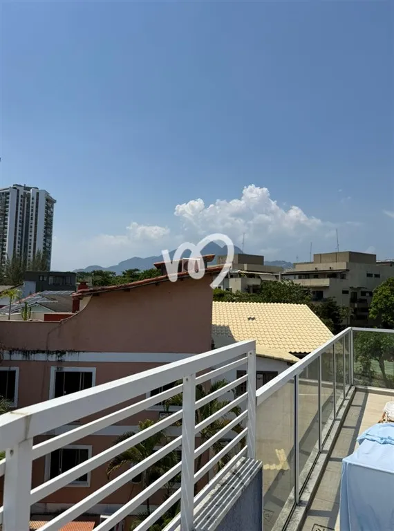 Balcony with a grill in a 5-bedroom house, 280 m² — photo 21