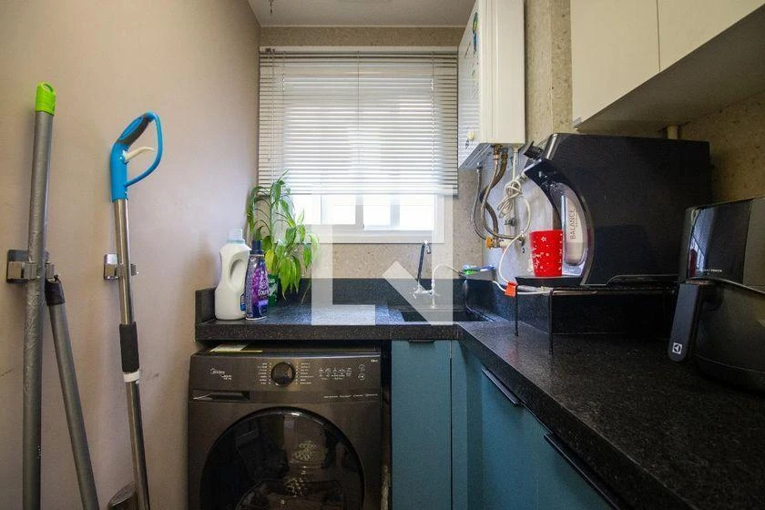 One-bedroom apartment with a washing machine — photo 11