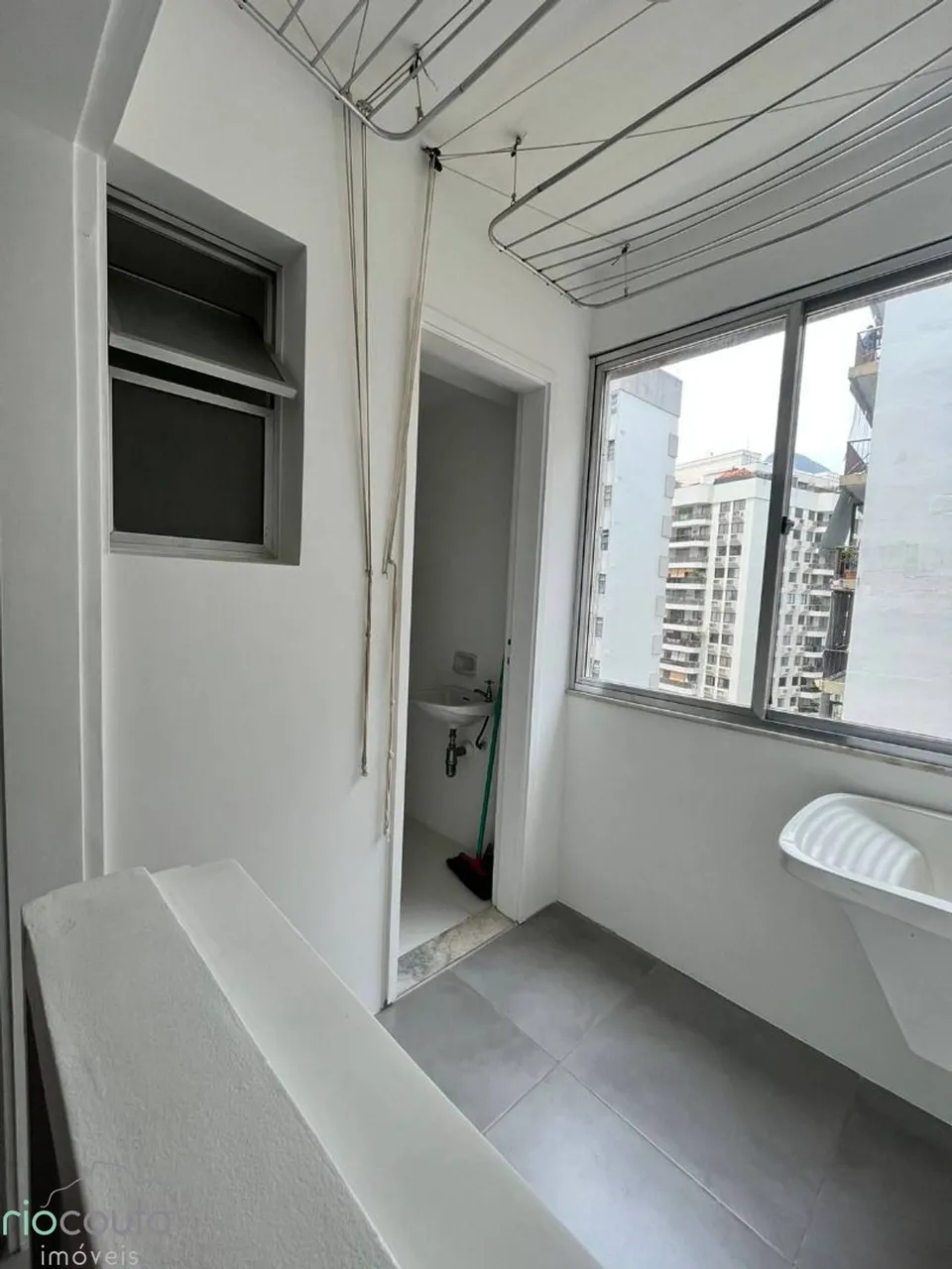 Apartamento com 1 dormitório e varanda com 2 banheiros — photo 16