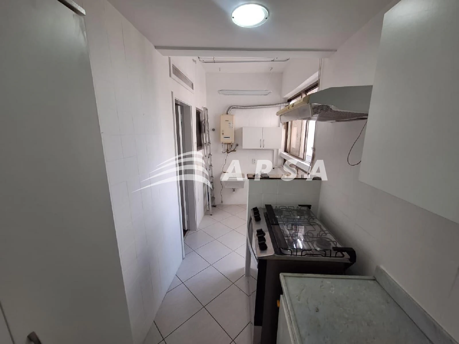 Walk-in closet in a 2-bedroom apartment, 90 m² — photo 11