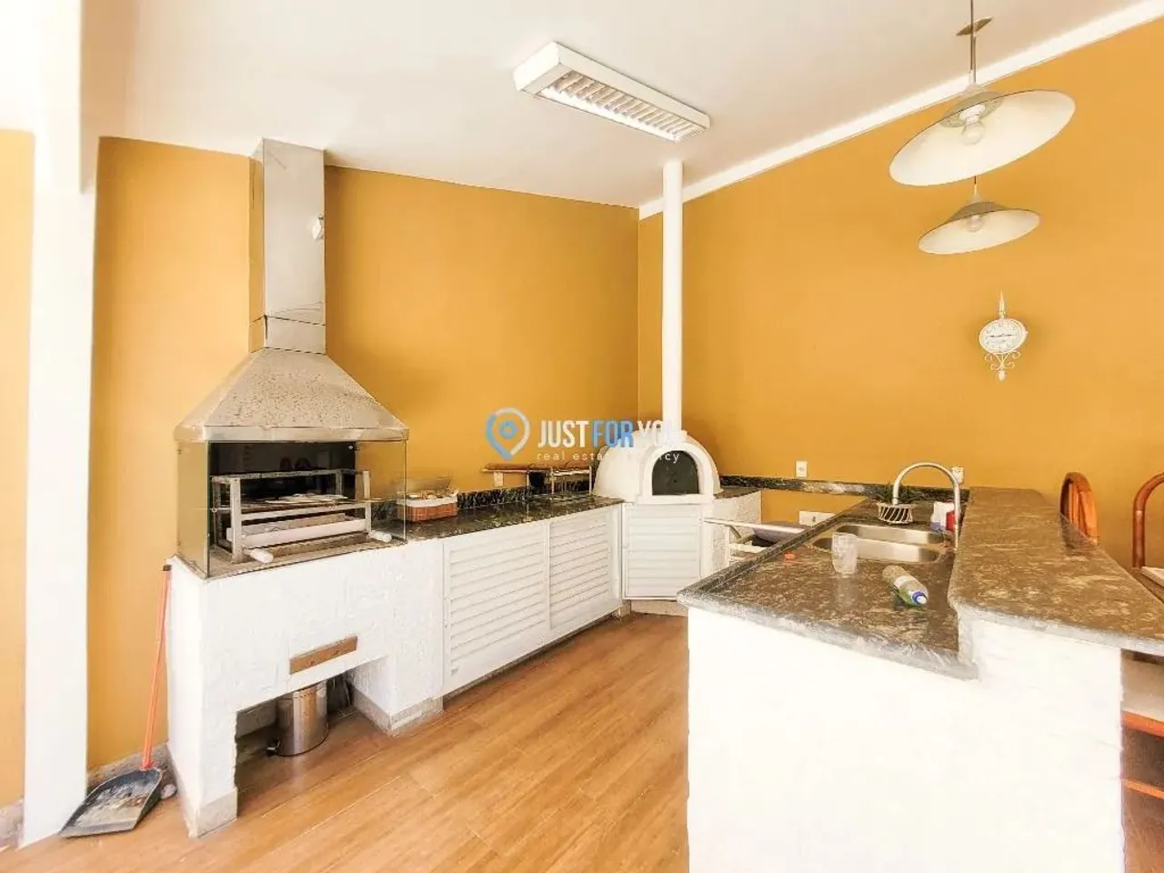 Furnished house with 5 bedrooms and 480 m² — photo 9