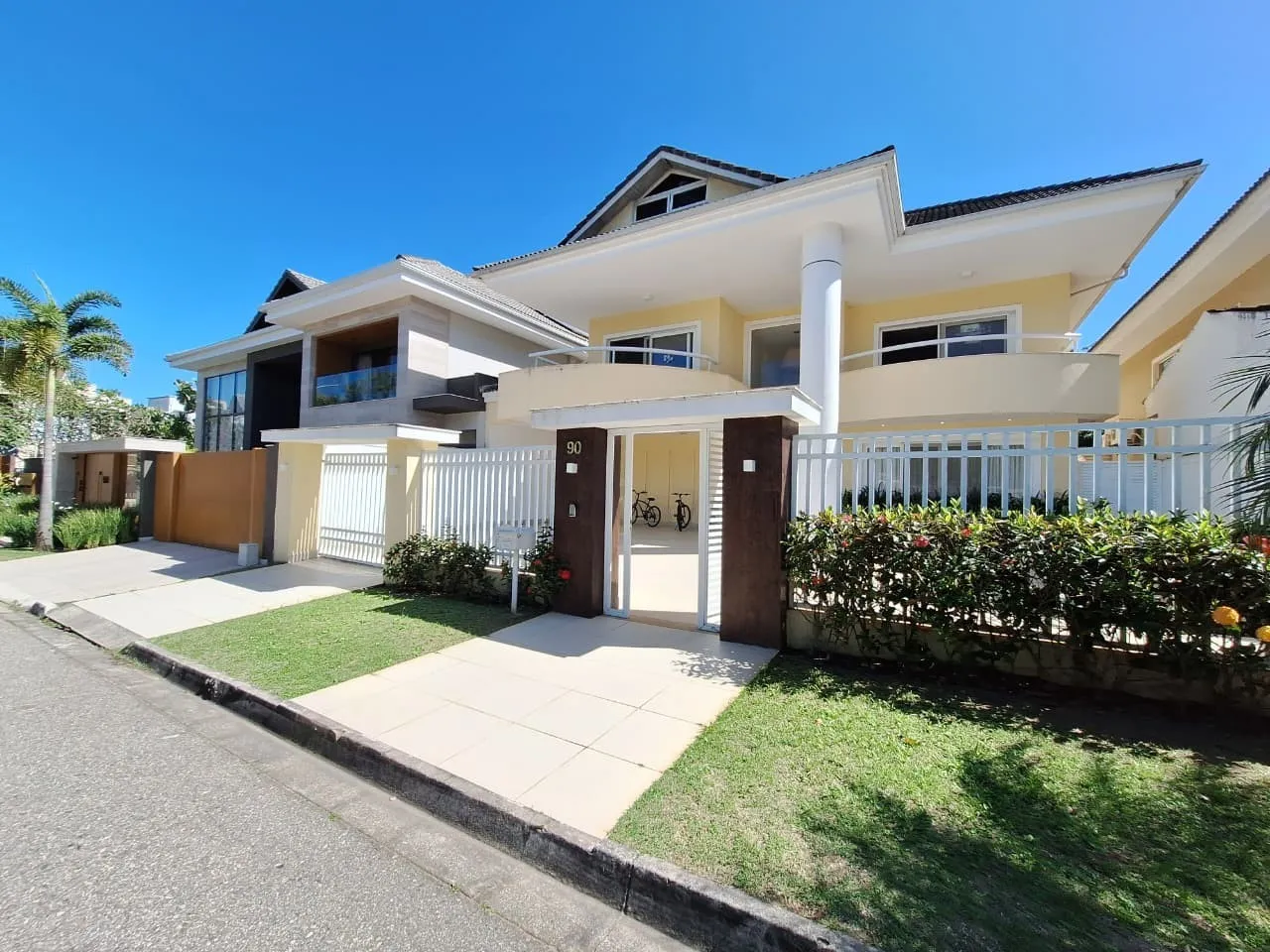 Furnished house with 4 bedrooms and 5 bathrooms — photo 3