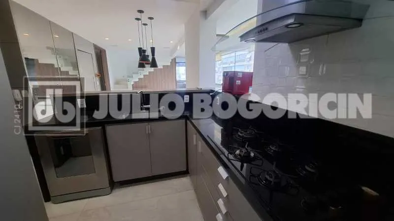 4-bedroom apartment with floor-to-ceiling windows — photo 19