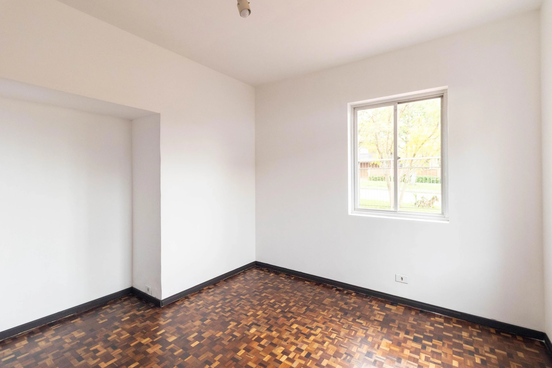 House, 195 m², with floor-to-ceiling windows — photo 23