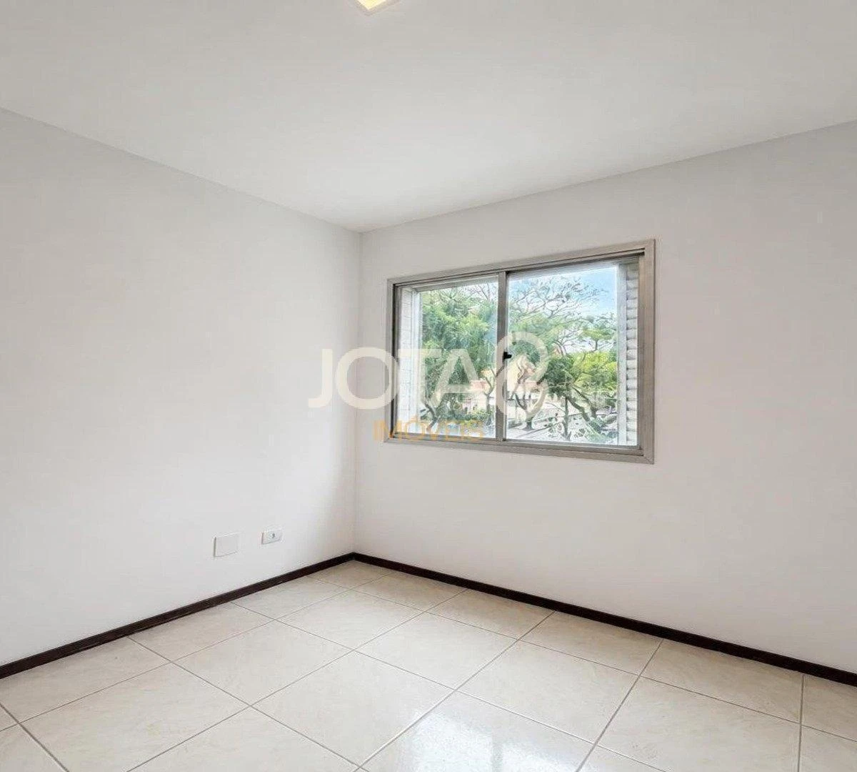 3-bedroom apartment in a building with a gym — photo 20