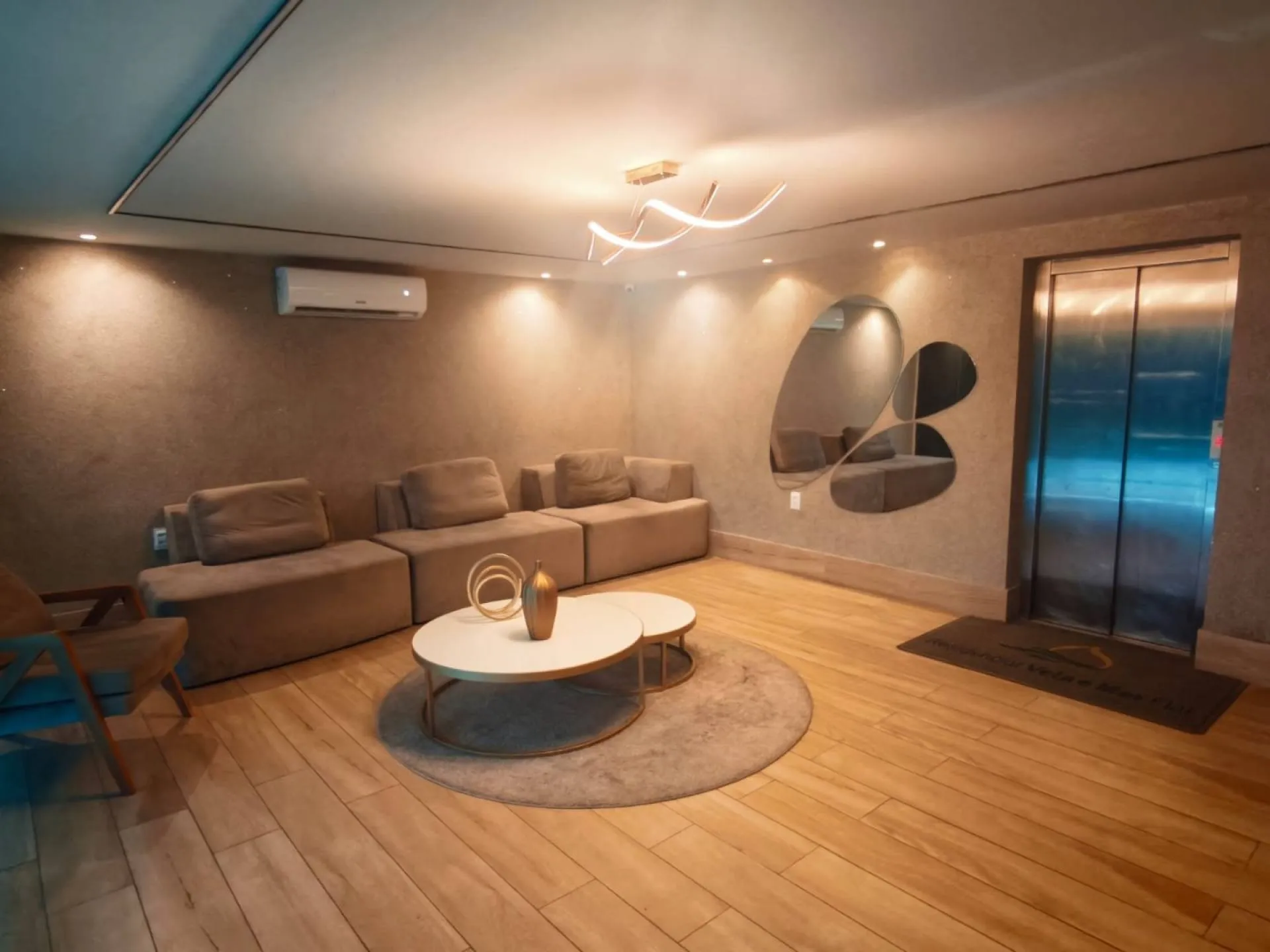 One-bedroom apartment with a water view — photo 4