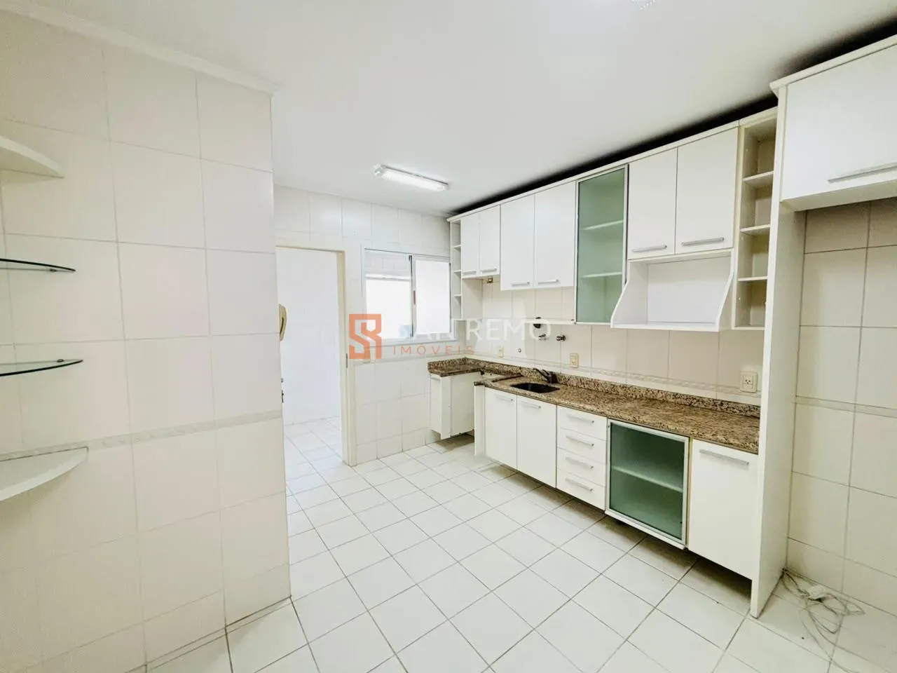 3-bedroom apartment with a water view — photo 4