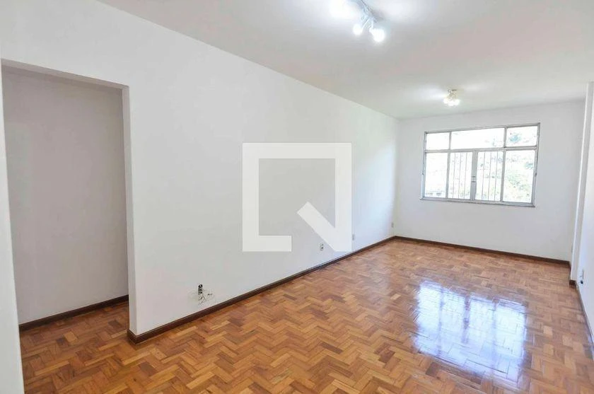 Walk-in closet in a 3-bedroom apartment, 90 m²