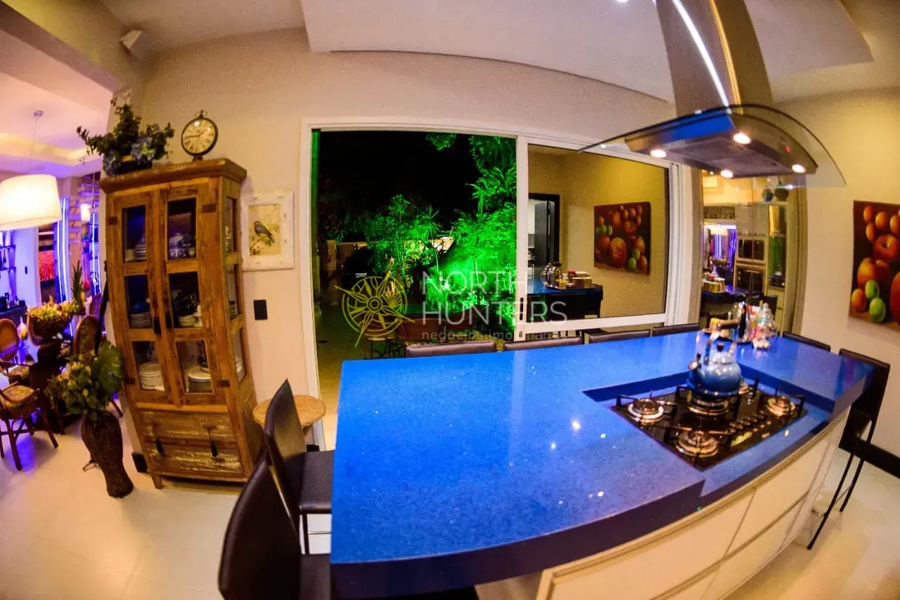 Casa con 5 dormitorios y cocina de concepto abierto — photo 42