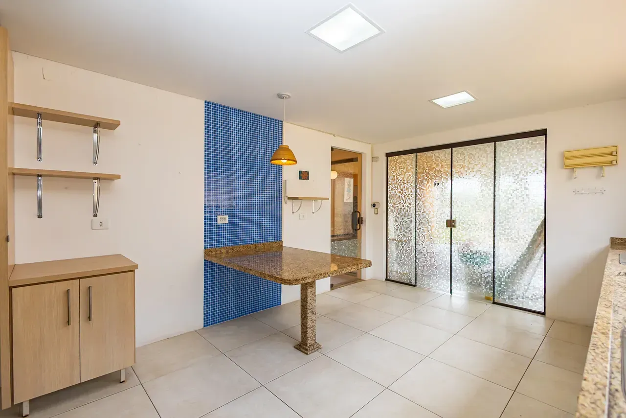 Furnished house with 5 bedrooms and 470 m² — photo 80