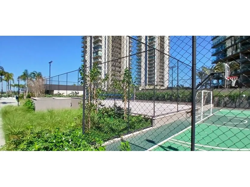 Unfurnished 3-bedroom apartment with 5 bathrooms — photo 32
