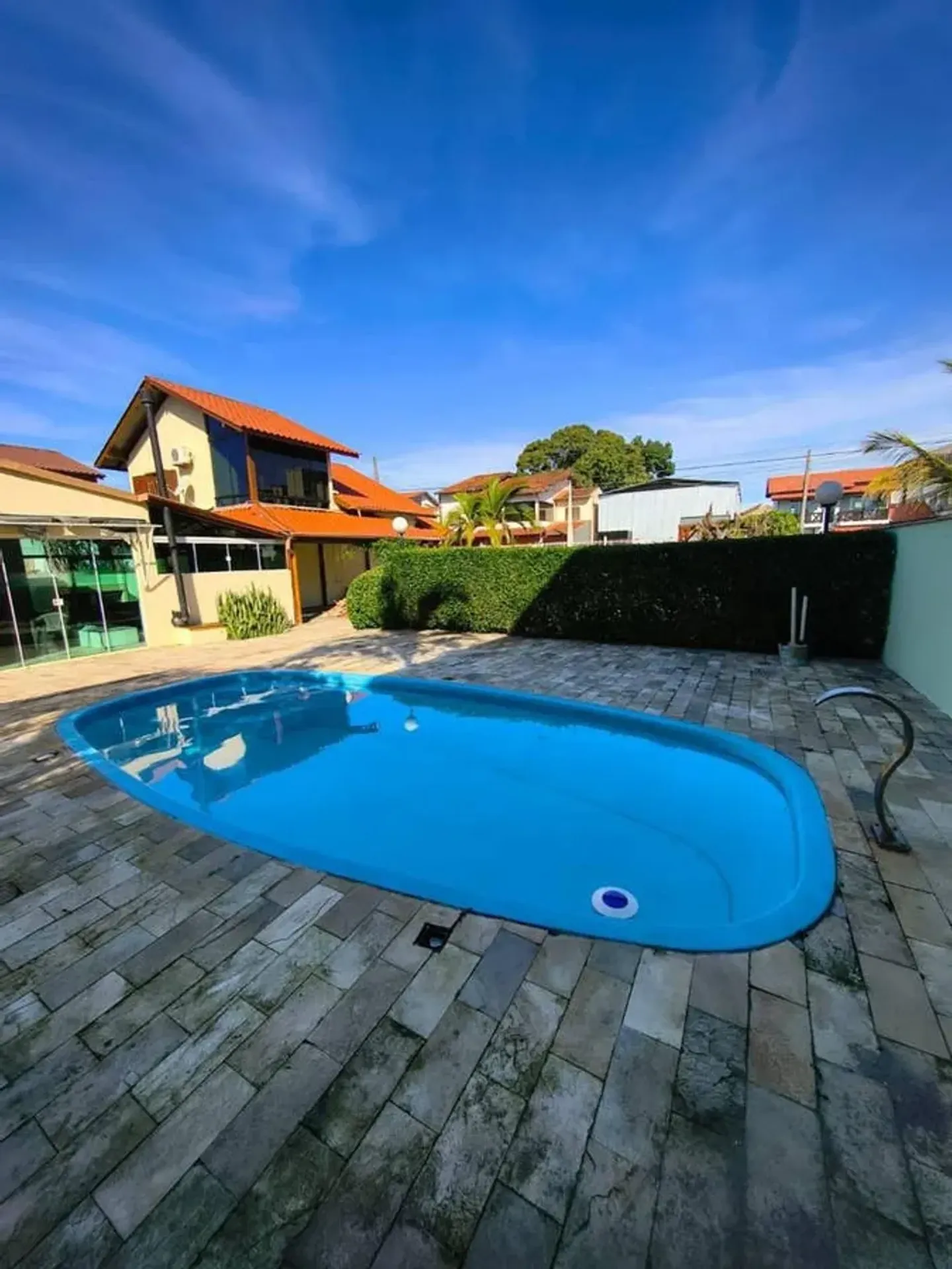 700 m² house with a bathtub and a grill on the balcony — photo 10