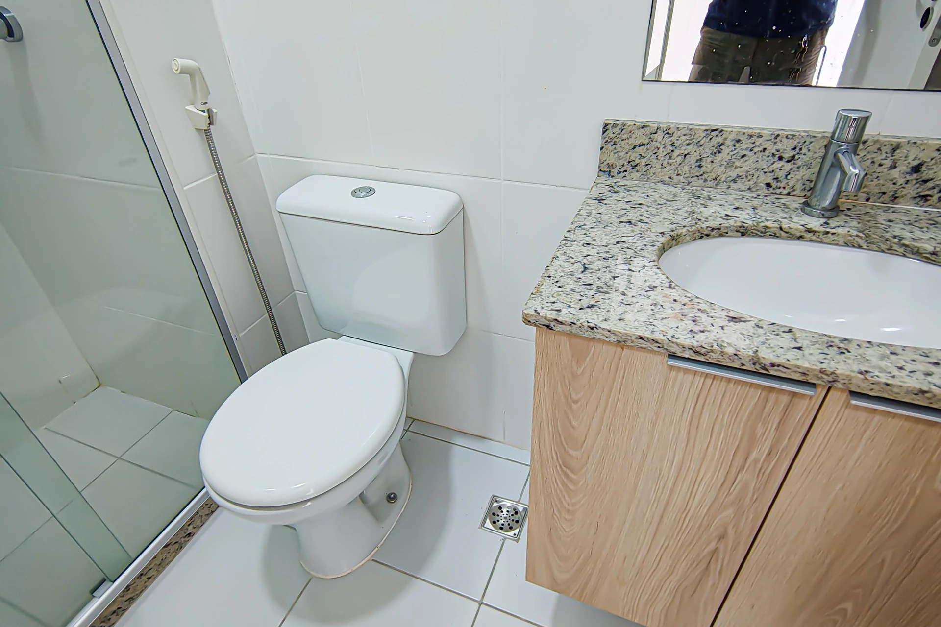 Unfurnished 2-bedroom apartment with en-suite bathrooms — photo 49