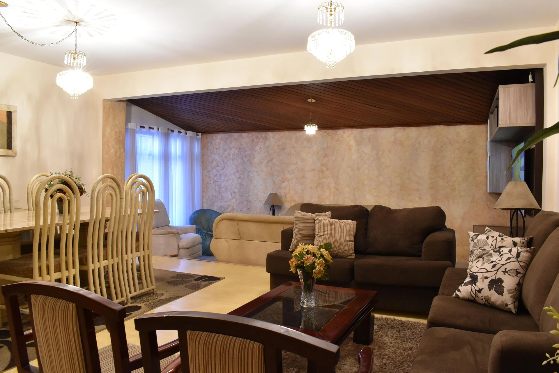 3-bedroom apartment with a bathtub in Curitiba — photo 3