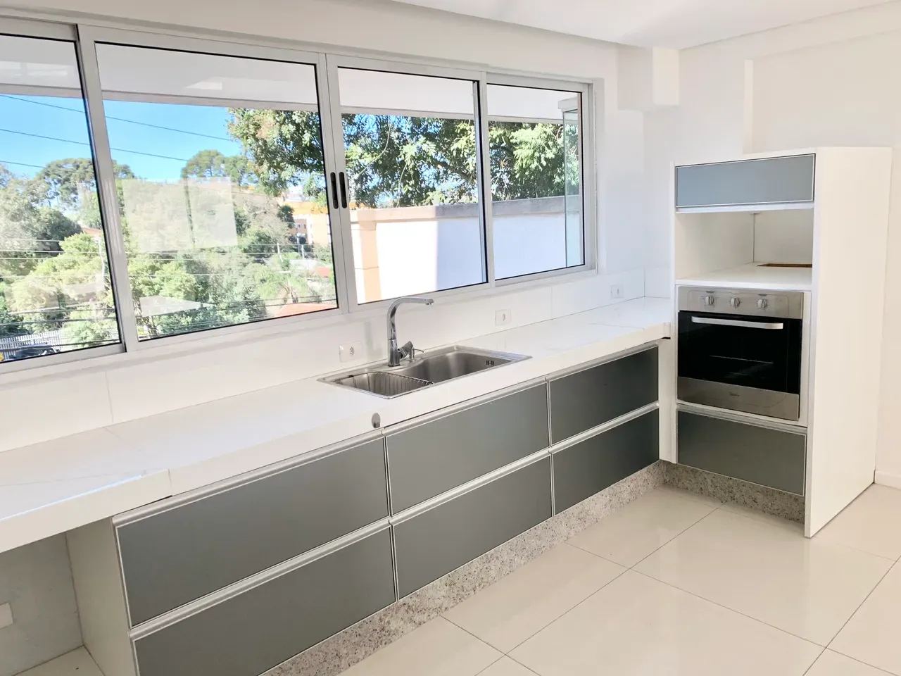 Unfurnished house with open-plan gas kitchen — photo 11