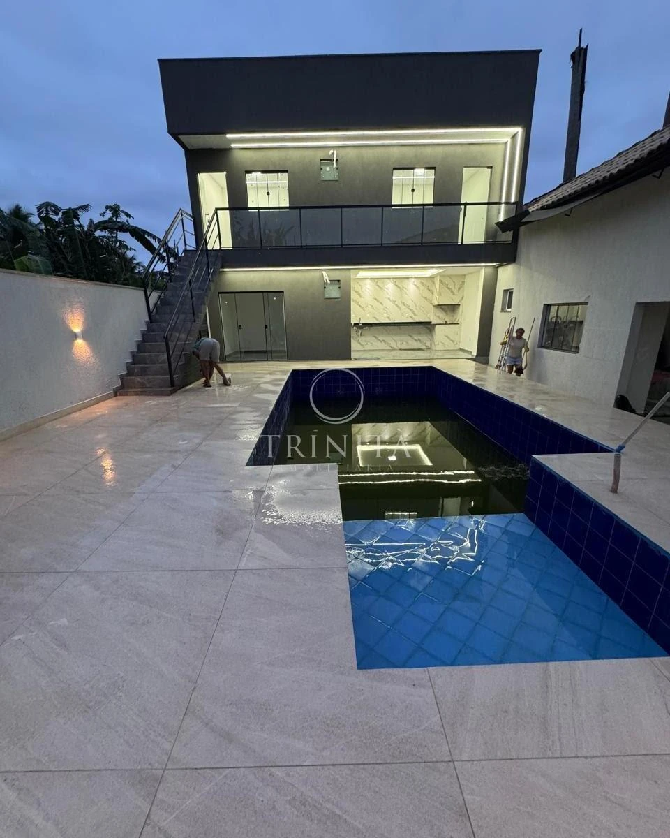6-bedroom house, 3 with their own bathrooms, 350 m² — photo 3