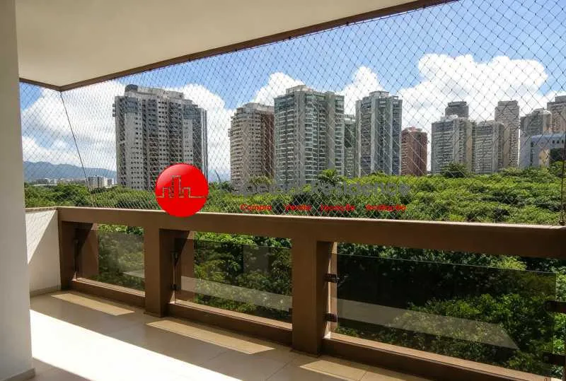 Wood or laminate floors in a 3-bedroom apartment, 120 m² — photo 6