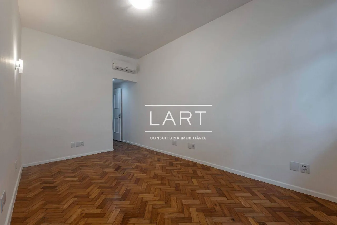 4-bedroom apartment with 5 bathrooms, 210 m² — photo 3
