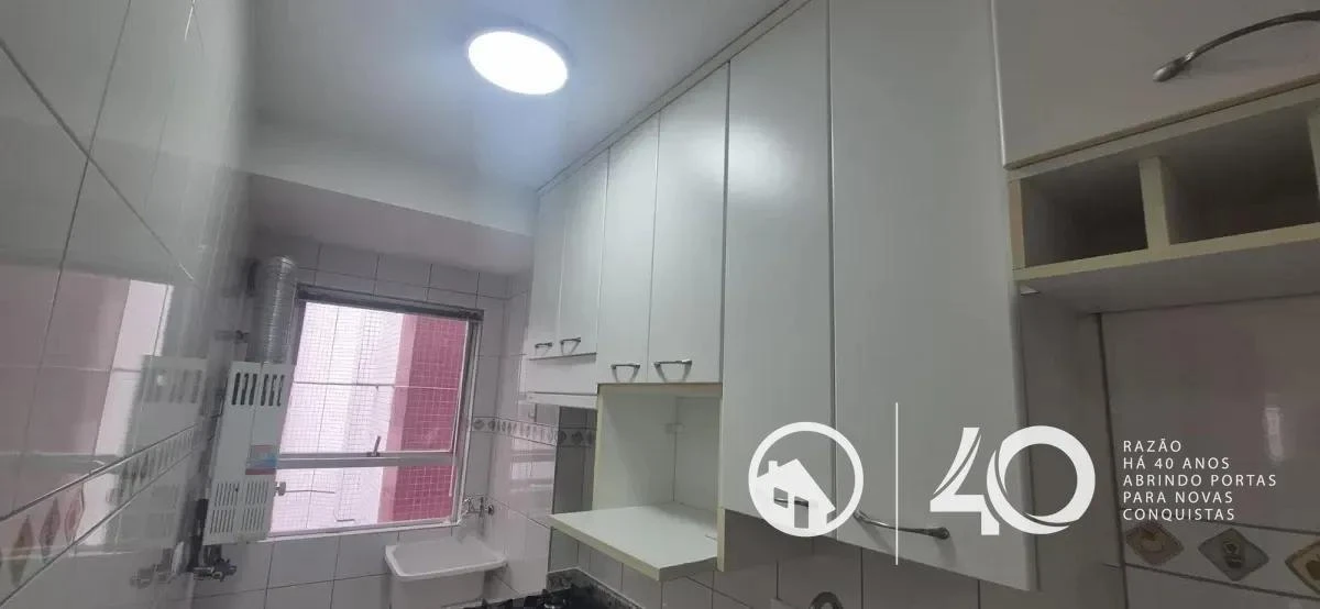 2-bedroom apartment with wood or laminate floors in Curitiba — photo 13
